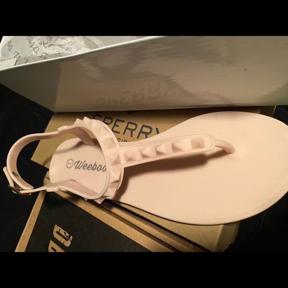 Sandals- brand new - Picture 2 of 2
